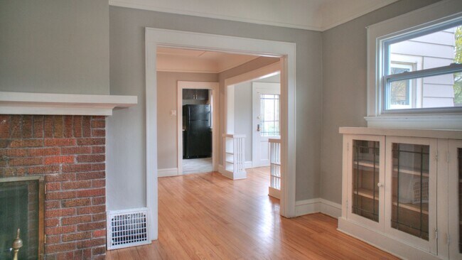 Foto del edificio - 2865 N Frederick Ave