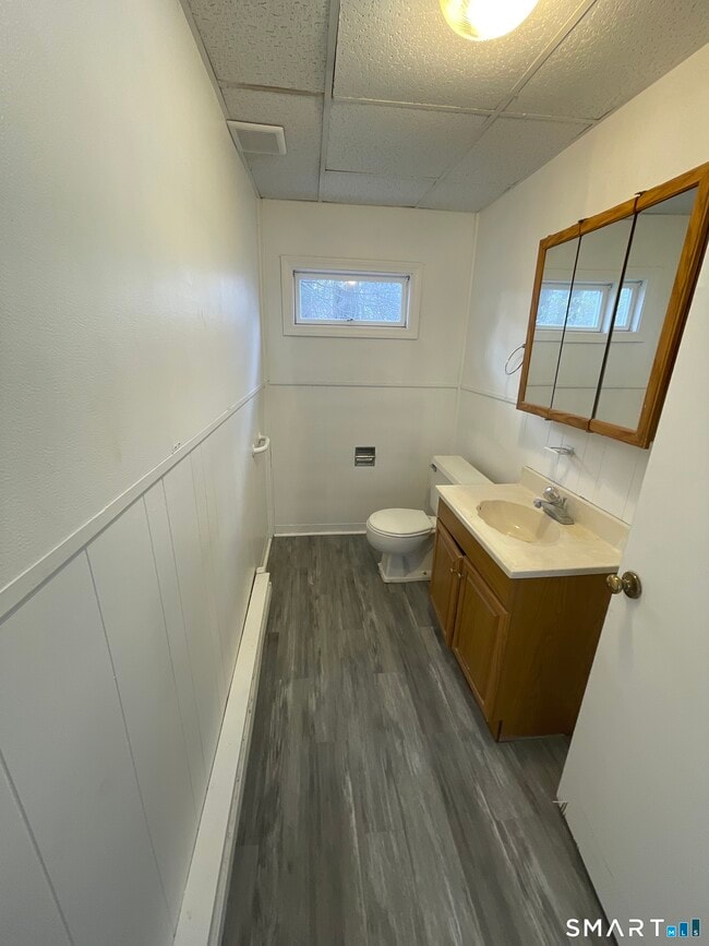 Building Photo - 166 Main St