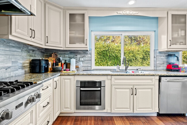 Building Photo - Spacious 4BR Family Retreat w Private Pool