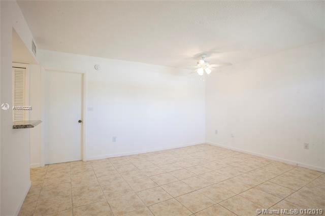 Foto del edificio - 2379 NE 172nd St