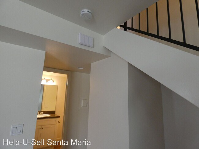 Building Photo - 3 br, 2.5 bath House - 1180 Hilltop Rd. #D
