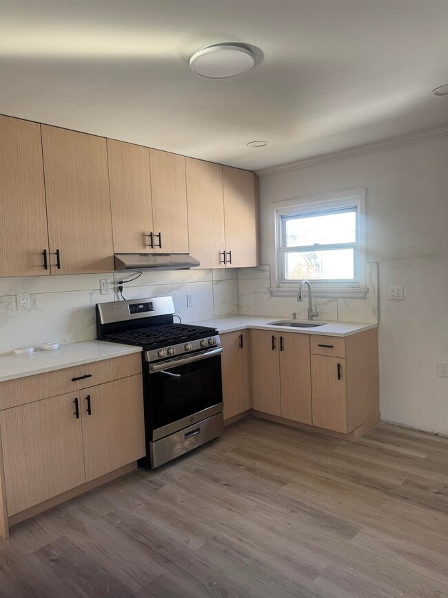 Foto del edificio - 323 Devon St