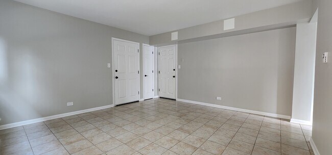 Foto del edificio - 839 Lathrop Ave