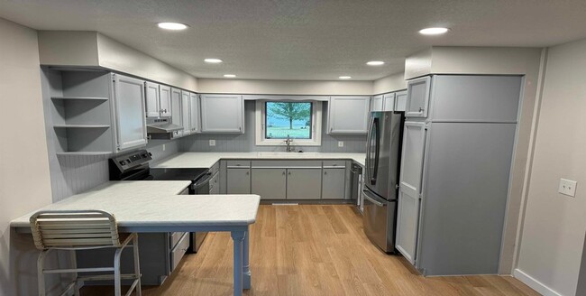 Foto del edificio - 40 Deep Lake Rd