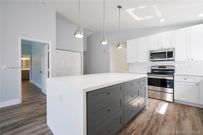 Building Photo - 1132 NW 143rd Ave