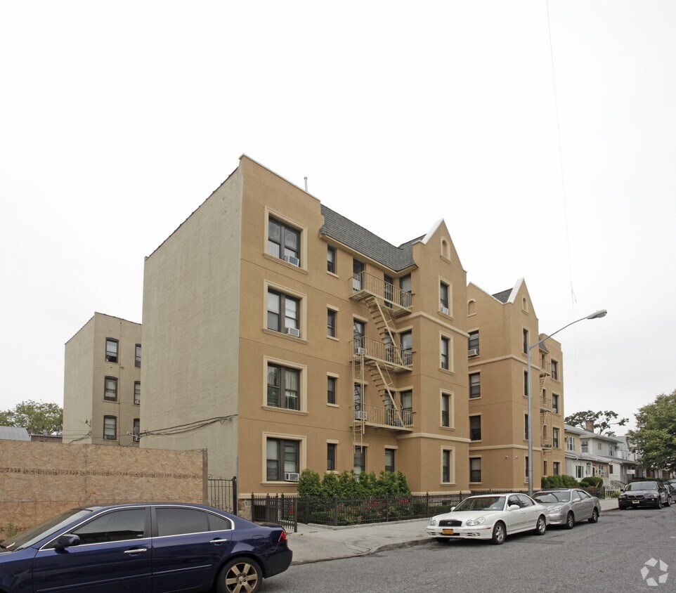 Building Photo - 1366 E 3RD St