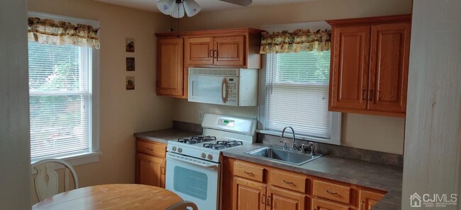 Foto del edificio - 443 Bound Brook Rd