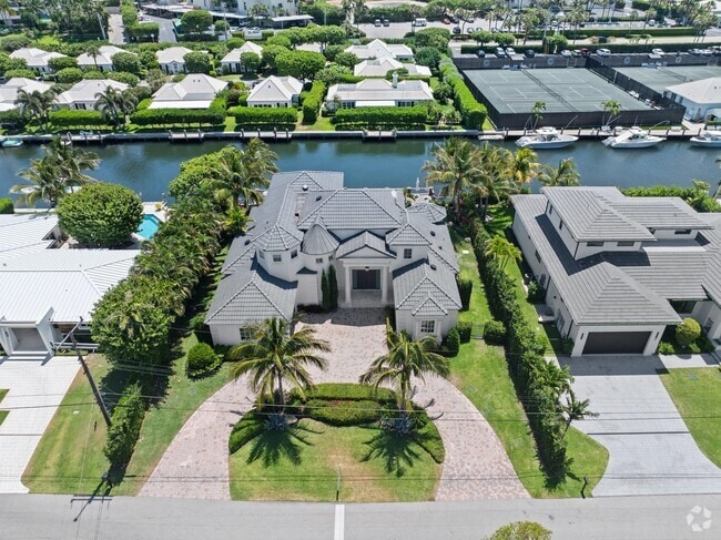 Building Photo - 81 Island Dr S