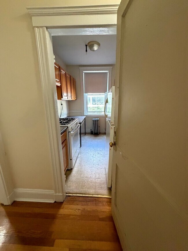 Building Photo - 1bed apartment in Brighton available now