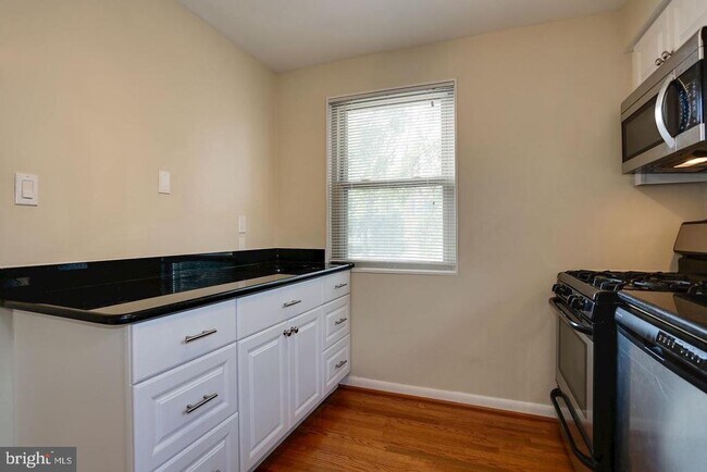 Foto del edificio - 4510 Washington Blvd