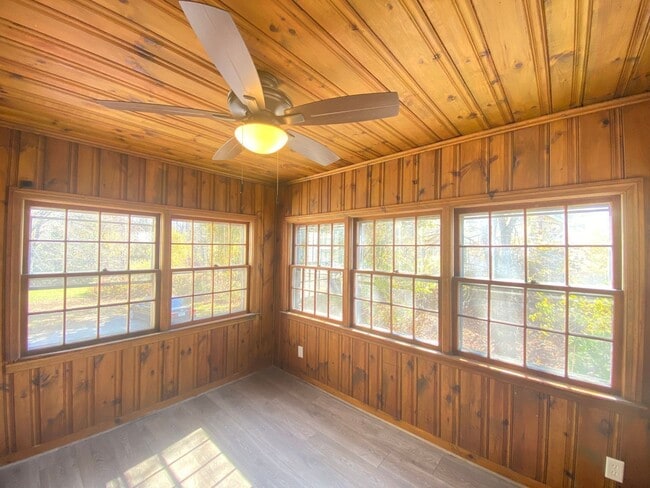 Foto del edificio - 94 Millville St