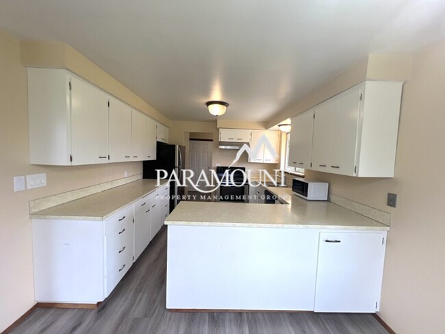 Foto del edificio - Tucked Away Upper 2 Bedroom Duplex in Port Orchard