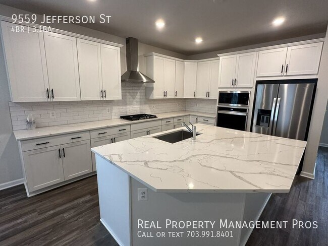 Building Photo - Qualify for a zero deposit? Under a mile t...