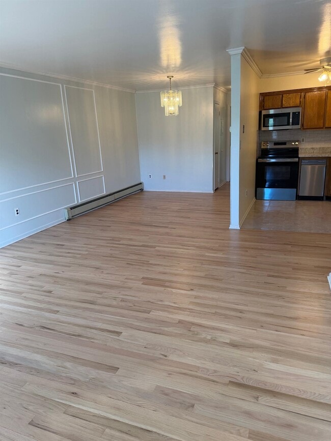 Building Photo - 729 10th St