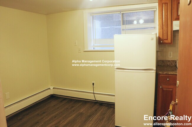 Building Photo - 10 Wait St