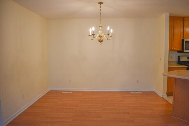 Building Photo - 9740 Wildwood Cir