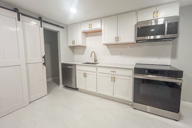 Foto del edificio - 15 Sloan Ln