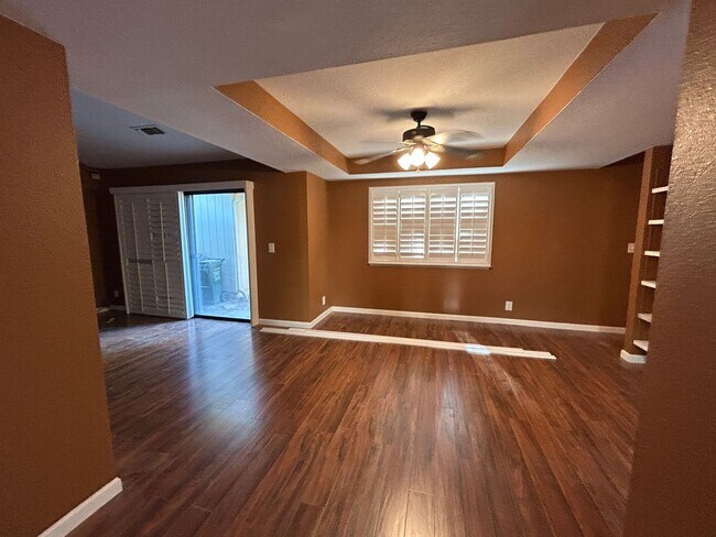 Foto del edificio - Beautiful Upgraded Townhome