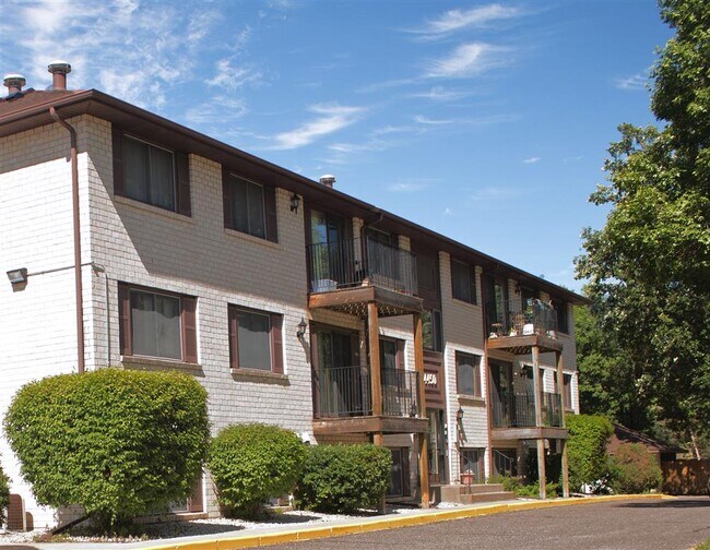 Basswood Apartments Brooklyn Center Mn Apartments Com