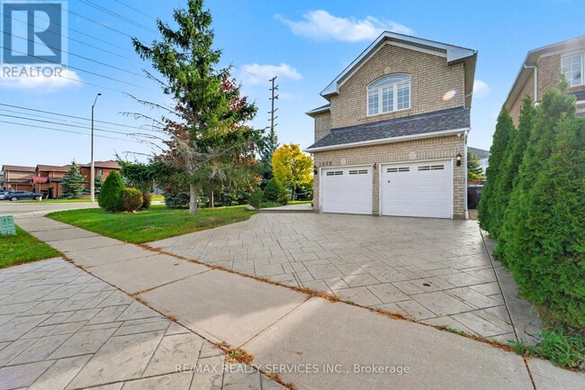 Building Photo - 1032 Blueheron Blvd