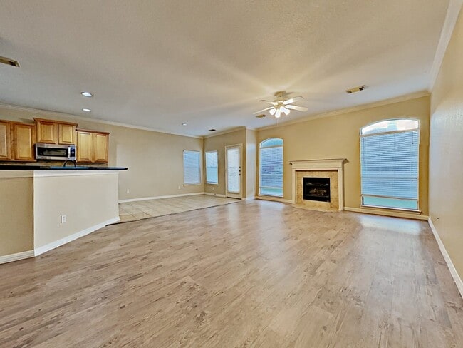 Foto del edificio - 12923 Tall Spruce Dr
