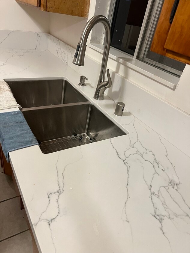 Primary Photo - 1022 W 25th St