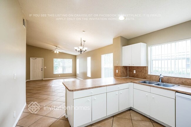 Building Photo - 950 SW 164th Ave