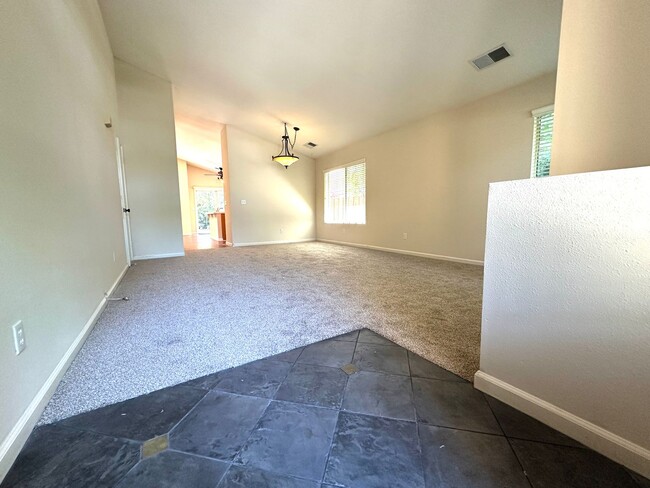 Foto del edificio - Single Story 3 Bed 2 Bath in Apple Hill!