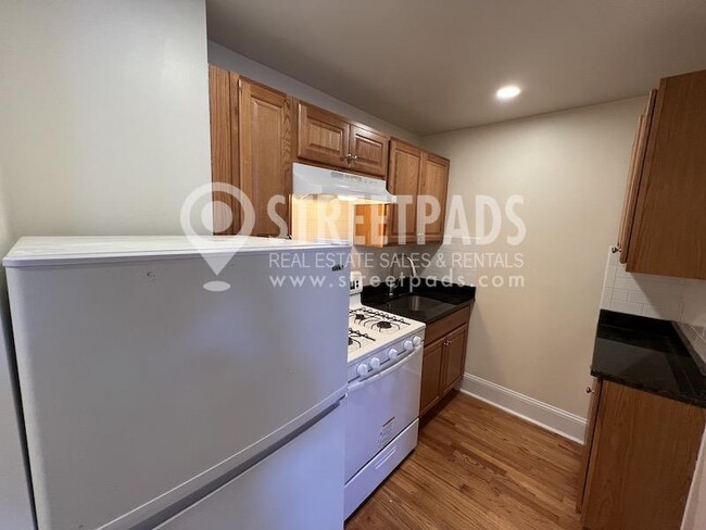 Building Photo - 1 bedroom in Cambridge MA 02138