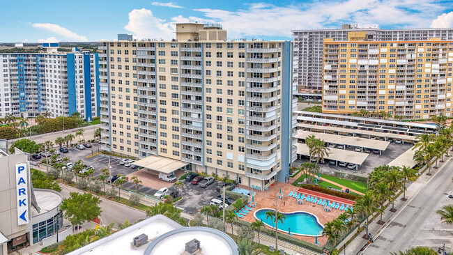 Foto del edificio - 305 N Pompano Beach Blvd