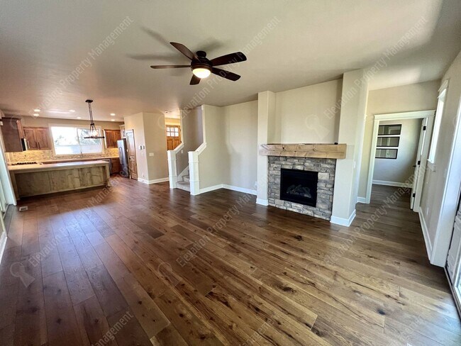 Foto del edificio - 4 BR - 2.5 BA Luxury Golf Course Living on...