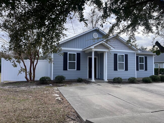 Foto del edificio - Maple Avenue near UNCW - 4 BED | 4 BATH Home!