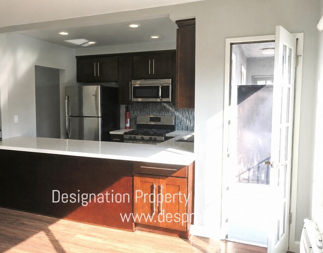 Foto del edificio - 7638 Hampton Ave