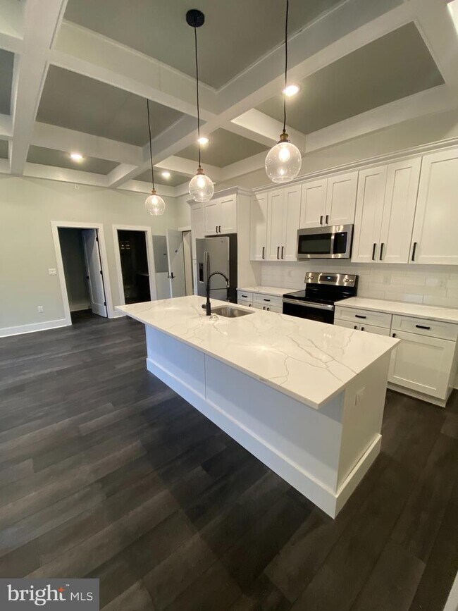 Building Photo - 4001 RIDGE Ave