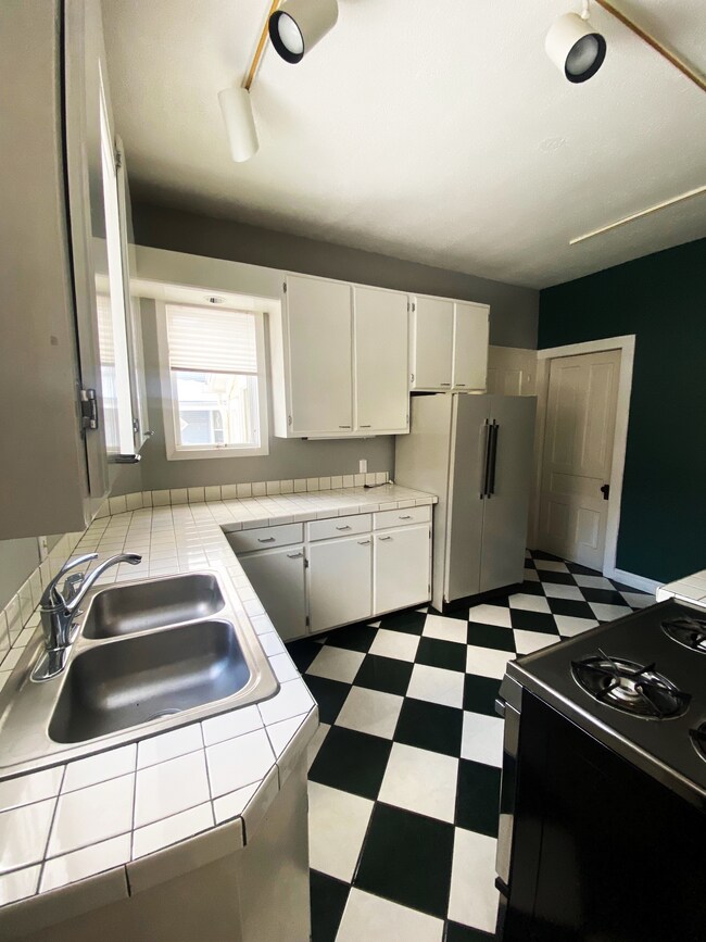 Building Photo - 2 Bed 2 Bath Stuart Neighborhood Duplex!