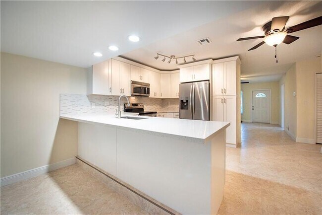 Building Photo - 924 Orange Isle