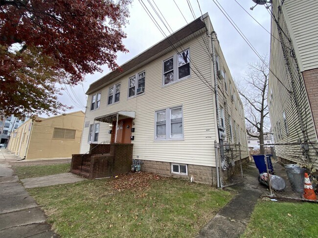 Building Photo - 1212 Frank St