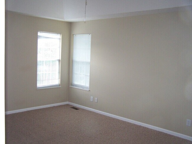 Foto del edificio - 3 bed, 2.5 bath, 2 car garage 2 story home...