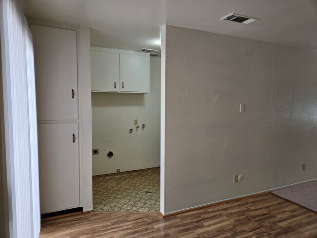 Foto del edificio - 1526 Locke Rd