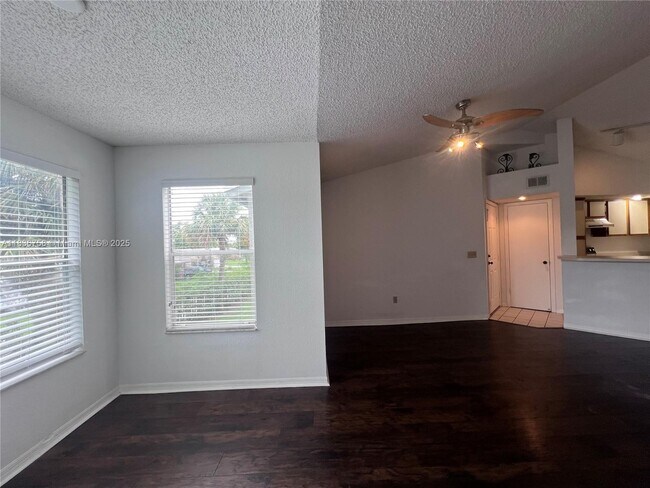 Foto del edificio - 1401 Village Blvd