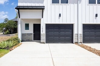 Building Photo - 1939 Longmire Villas Ct