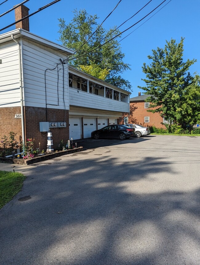 Building Photo - 3414 Raymond Dr