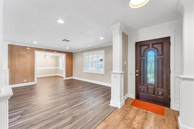 Foto del edificio - 6327 Wynnwood Ln