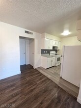 Building Photo - 1121 E Desert Inn Rd