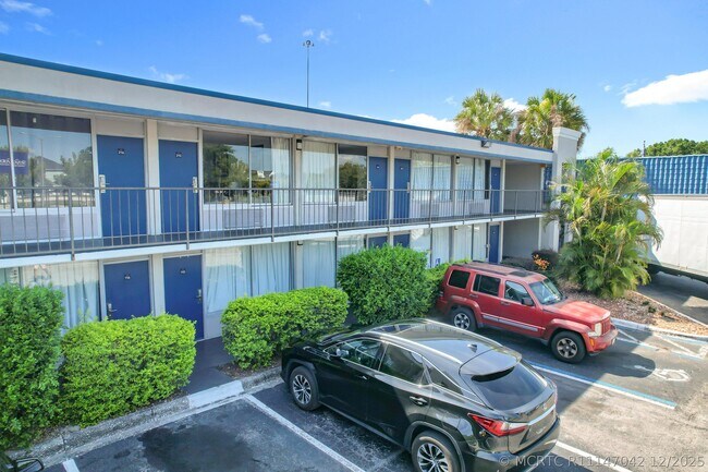 Foto del edificio - 4645 N Socrum Loop Rd