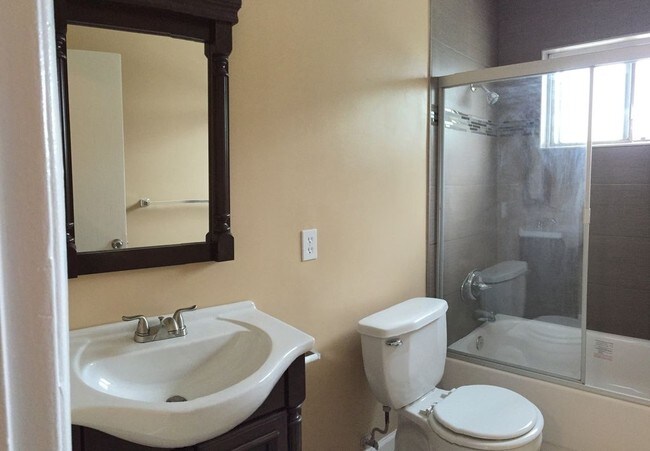 Foto del edificio - 928-932 N Alameda Ave