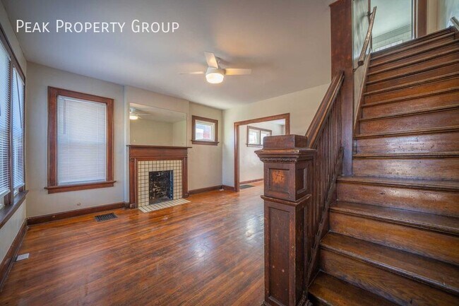 Building Photo - Renovation Complete! Available in May! 2 B...