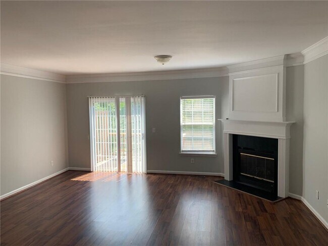 Building Photo - 6818 Blackstone Pl