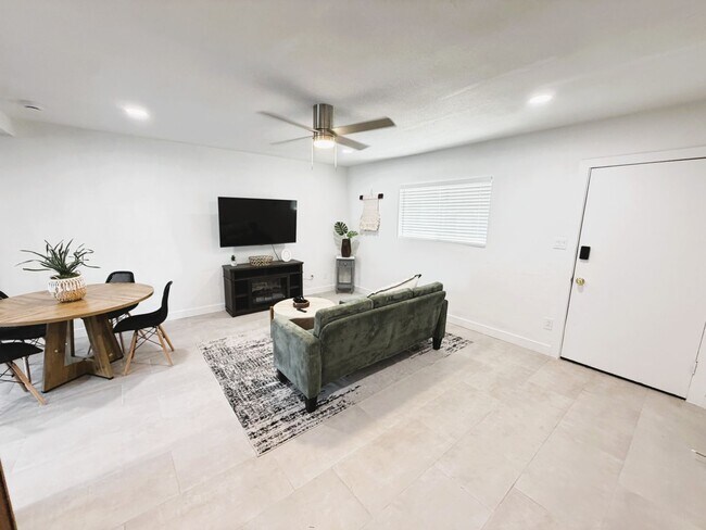 Foto del edificio - 7808 E Heatherbrae Ave