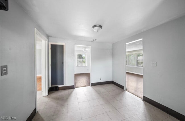 Building Photo - 1369 Adelaide Ave SE